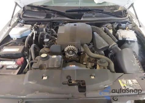 2005 Lincoln Town Car Signature Limited from USA, damaged, VIN 1LNHM82W85Y608053